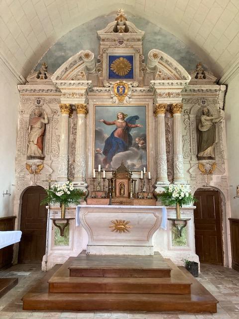 Maître-autel et retable à trois corps avec le tableau de l’Assomption au centre